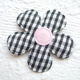 Geruite bloem met rond hart ~ 3,5 cm ~ Zwart / roze - 1 - Thumbnail