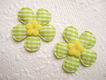 Geruite bloem met bloem hartje ~ 3,5 cm ~ Groen / geel - 1 - Thumbnail