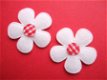 Witte vilt bloem met ruitjes hart ~ 3,5 cm ~ Rood - 1 - Thumbnail