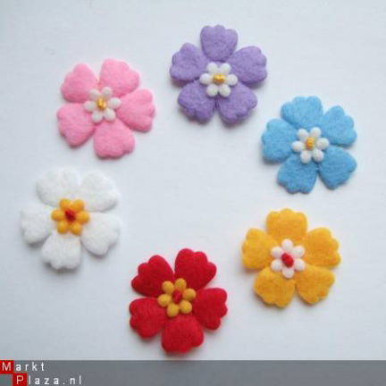 Lief vilten bloemetje ~ 2 cm ~ Fuchsia roze - Afbeelding 2