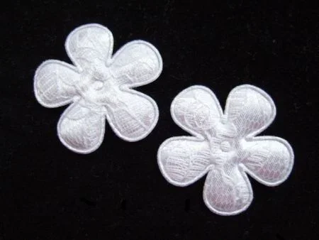 Satijn met wit kant bloem ~ 3,5 cm ~ Wit - 0