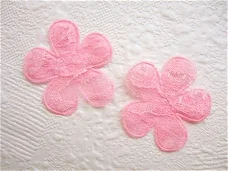 Mooie bloem van kant ~ 3,5 cm ~ Roze