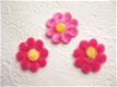 Lief velours bloemetje met geel hartje ~ 2,5 cm ~ Fuchsia roze - 0 - Thumbnail