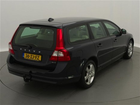 Volvo V70 - 2.4D Kinetic / airco-ecc / leder / navi / cruise / trekhaak / nw-model / nieuwstaat - 1