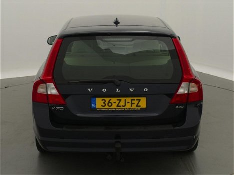 Volvo V70 - 2.4D Kinetic / airco-ecc / leder / navi / cruise / trekhaak / nw-model / nieuwstaat - 1