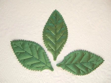 Mooi blad van groen satijn ~ 5 cm - 0