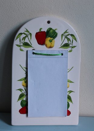 Notitie bordje van aardewerk met motief paprika - nr. 1