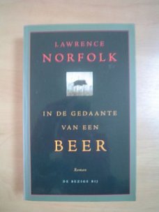 In de gedaante van een beer door Lawrence Norfolk