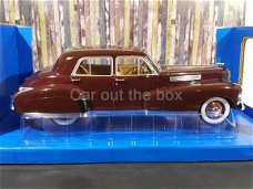 Cadillac Fleetwood Series 60 Special Sedan bruin 1:18 ModelCarGroup