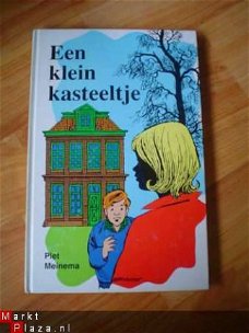 Een klein kasteeltje door Piet Meinema