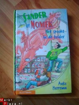 Sander en Moniek, Het spookt in de kelder door Auke Herrema - 1