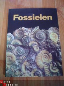 Fossielen door Giovanni Pinna