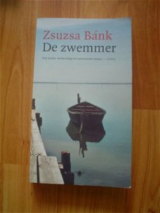 De zwemmer door Zsuzsa Bank