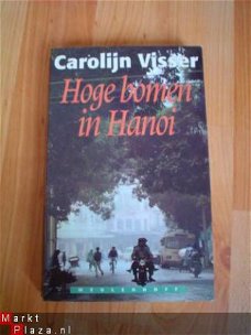 Hoge bomen in Hanoi door Carolijn Visser