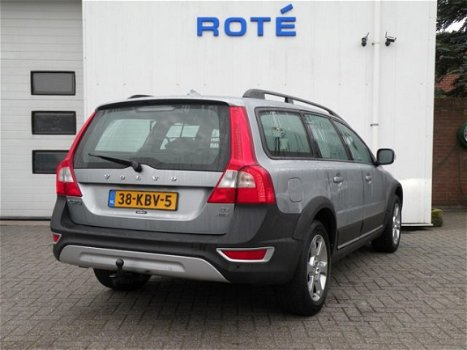 Volvo XC70 - 2.4 D5 Kinetic PDC NAVI XENON STOELVERWARMING - 1