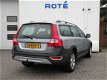 Volvo XC70 - 2.4 D5 Kinetic PDC NAVI XENON STOELVERWARMING - 1 - Thumbnail