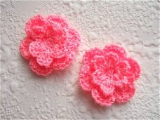 Gehaakt dubbel bloemetje ~ 2,5 cm ~ Fel roze