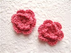 Gehaakt dubbel bloemetje ~ 2,5 cm ~ Brocant roze