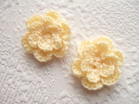 Gehaakt dubbel bloemetje ~ 2,5 cm ~ Donker crème - 0