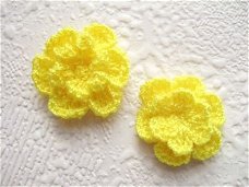 Gehaakt dubbel bloemetje ~ 2,5 cm ~ Citroen geel