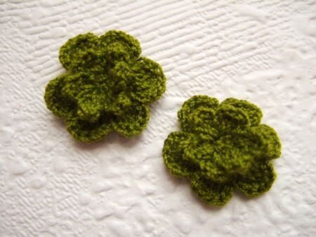 Gehaakt dubbel bloemetje ~ 2,5 cm ~ Olijf groen - 0