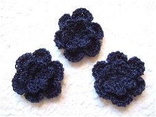 Gehaakt dubbel bloemetje ~ 2,5 cm ~ Marine blauw