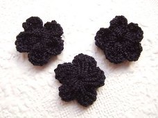 Klein gehaakt bloemetje ~ 2 cm ~ Zwart