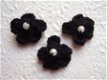 Klein gehaakt bloemetje met pareltje ~ 2 cm ~ Zwart - 0 - Thumbnail