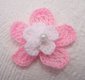 Klein gehaakt bloemetje met pareltje ~ 2 cm ~ Roze - 2 - Thumbnail