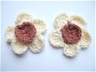 Gehaakte crème-bruine bloem ~ 3 cm - 2 - Thumbnail