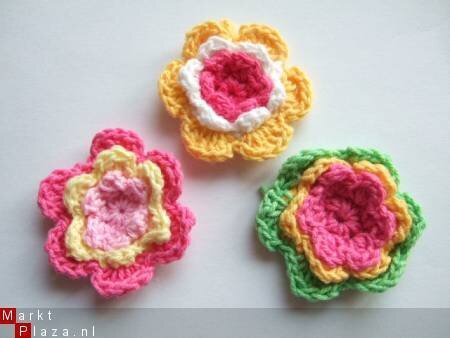 3-kleurige gehaakte bloem ~ 4 cm ~ Wit / geel / roze - 4