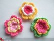 3-kleurige gehaakte bloem ~ 4 cm ~ Wit / geel / roze - 4 - Thumbnail