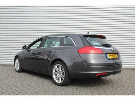 Opel Insignia Sports Tourer - 2.0 CDTI ECOFLEX EDITION 160PK | Leder | Trekhaak | Navi | Clima | Cru - 1