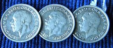 Broche met 3 antieke zilveren Engelse munten.