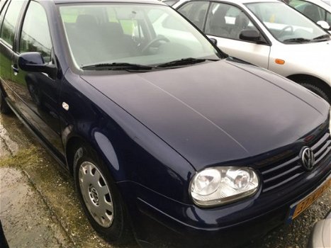 Volkswagen Golf - 1.6 Trendline, 5DRS, AIRCO - 1