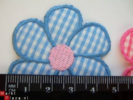 Paars geruite bloemen strijkapplicatie ~ 5,5 cm - 3