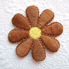 Margriet bloem, strijkapplicatie ~ 4 cm ~ Bruin