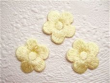 Effen bloemetjes strijkapplicatie ~ 2,5 cm ~ Licht geel