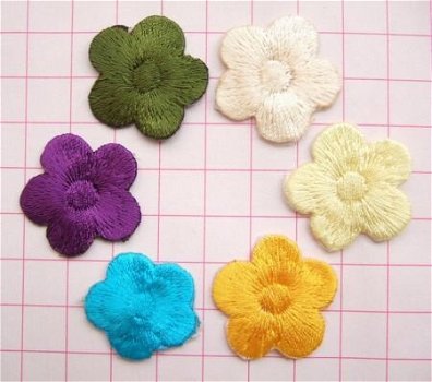 Effen bloemetjes strijkapplicatie ~ 2,5 cm ~ Paars - 2