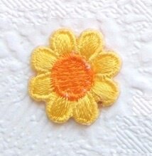 Madelief bloemetje, strijkapplicatie ~ 2 cm ~ Geel