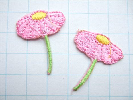 Lief roze bloemetje, strijkapplicatie ~ 3 cm - 0