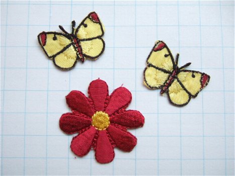 Klein geel vlindertje, strijkapplicatie ~ 3 cm - 2