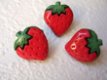 Aardbeien strijkapplicatie, rood vilt ~ 3,5 cm - 2 - Thumbnail