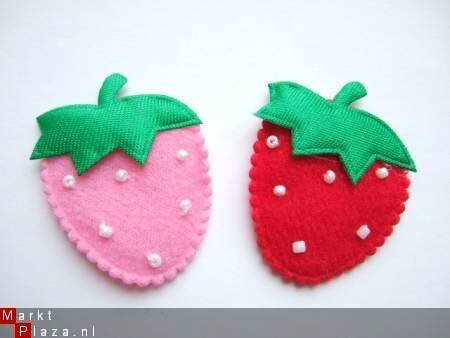 Aardbeien strijkapplicatie, roze vilt B ~ 4 cm - 5