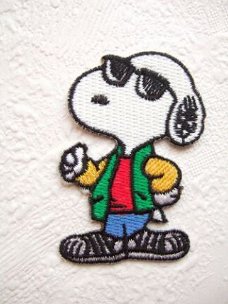 Stoere Snoopy strijkapplicatie ~ 6,5 cm