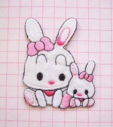 Schattige konijntjes met roze strik, strijkapplicatie ~ 8 cm
