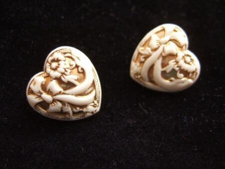 Prachtige ivoor hartjes knoop met goud ~ 18 mm - 0