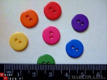 Klein gekleurd knoopje in Geel, Blauw, Paars en Zwart ~ 11 mm. - 2
