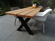 Robuuste Houten Tuintafel - Buitentafel