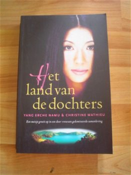 Het land van de dochters door Yang Erche Namu - 1